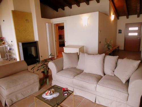 Apartment by Lake Iseo with Stunning Views, Marone (foto 6)
