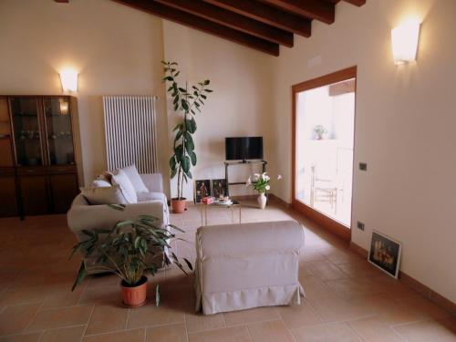 Apartment by Lake Iseo with Stunning Views, Marone (foto 3)