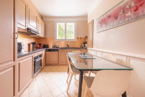 Grand appartement de charme proche Paris in Ати-Мон