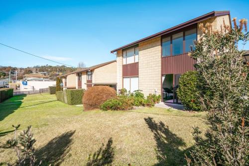 Kingston Stylish Villa-Cozy meets convenience in Kingston