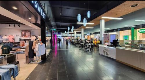 Kingston Stylish Villa-Cozy meets convenience in Kingston