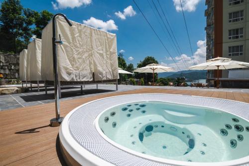 Hot tub, Hotel Mystic Mountain, Pokhara in Pokhara
