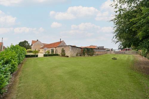 Quaint converted stables in Carlby in Mazā Bithama