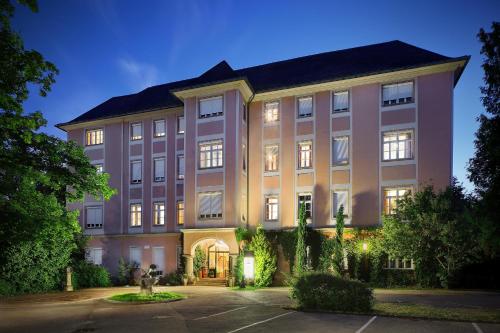 เทอร์เมนโฮเต็ล กูเทนบรุนน์ (Thermenhotel Gutenbrunn) in บาเดน