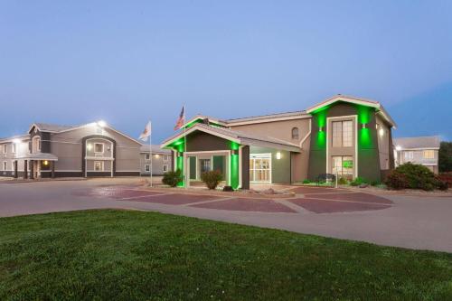 La Quinta Inn by Wyndham Champaign - image 7