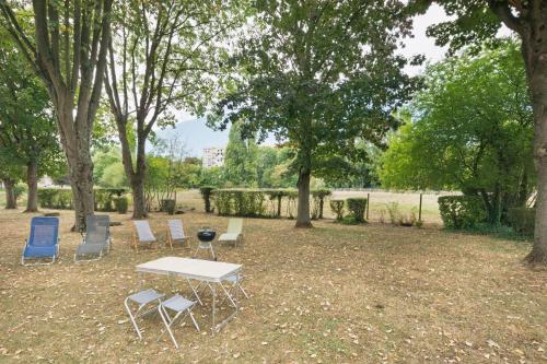 Сад, Grand appartement de charme proche Paris in Ати-Мон
