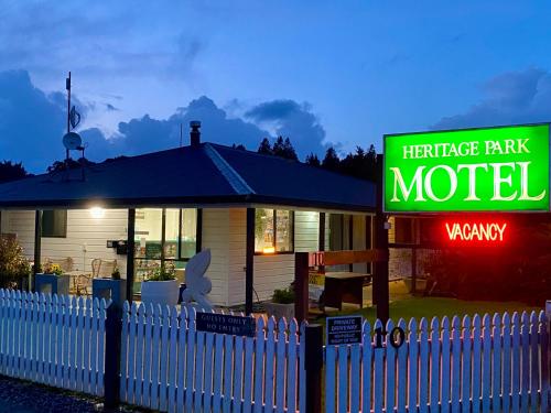 Heritage Park Lodge in ฮาสท์