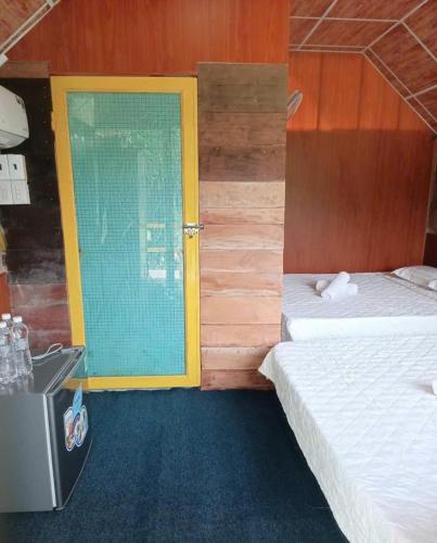 2 queen beds