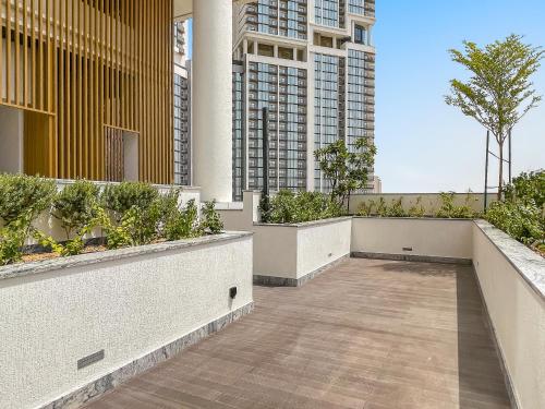 VayK - Modern 2BR with Pool View in Sobha Hartland - image 9