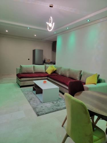 Modern Apartment with Pools & Free Parking - image 3