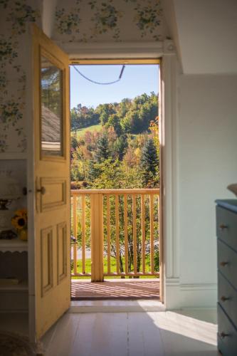 Skats, Foxingham Farm Bed & Breakfast in Mansfield (ON)