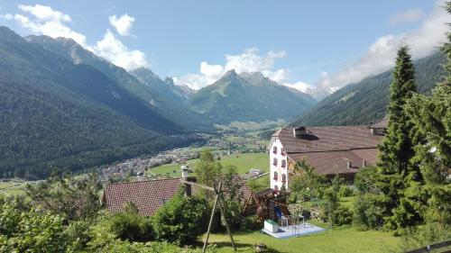  Landhaus Birgit, Pension in Telfes im Stubai