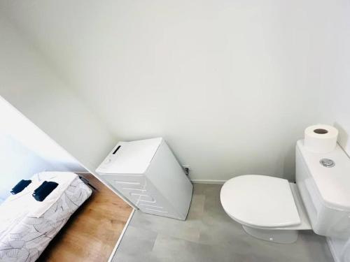 ห้องน้ำ, Calme, cosy et tout équipé au centre-ville (Calme, cosy et tout equipe au centre-ville) in มองต์เบลิอาร์ด