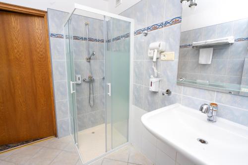 Hotel Victory Home - 10min Lotnisko Chopina, 15min to Zachodni, 5min to Progresja Room Type - Superior Twin Room