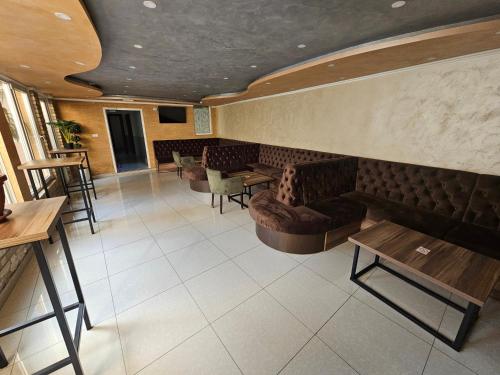 ล็อบบี้, Prenoociste Simke in กัต