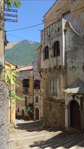 Charming 1bed in historic centre in มาร่าเทอา