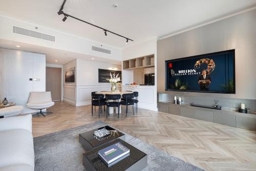 Premium Suite 3 BR 200 degree Views 85-inch TV and Sunset View, Dubaï