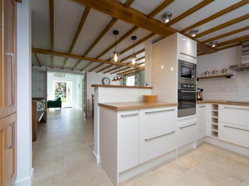 Iekārtas, Modern Character Welsh Cottage with Garden - Pass the Keys in Pen-y-sarn
