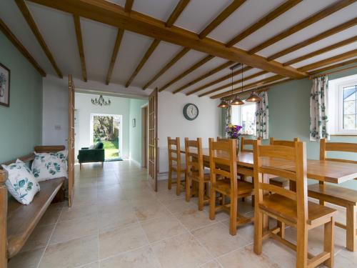 Iekārtas, Modern Character Welsh Cottage with Garden - Pass the Keys in Pen-y-sarn