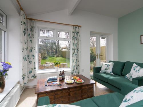 Iekārtas, Modern Character Welsh Cottage with Garden - Pass the Keys in Pen-y-sarn