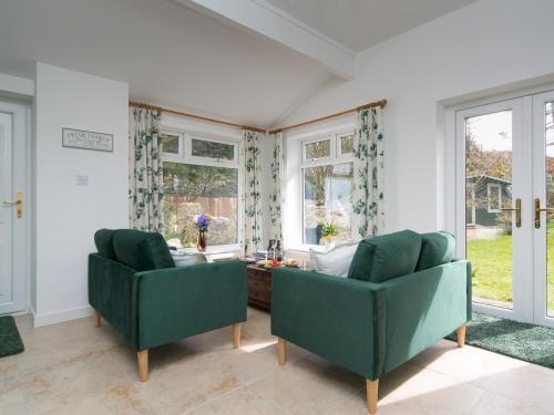 Iekārtas, Modern Character Welsh Cottage with Garden - Pass the Keys in Pen-y-sarn