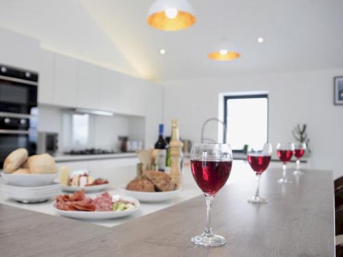 Luxury Property with Stunning View - Pass the Keys gîte à louer Llangristiolus