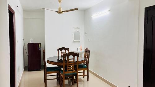2 Bhk ac apartment near kowdiyar - image 2
