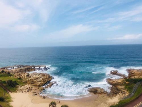 Whale Rock, Margate by MRL in 马盖特