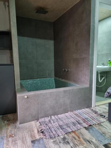 Yellow stone in Faraya