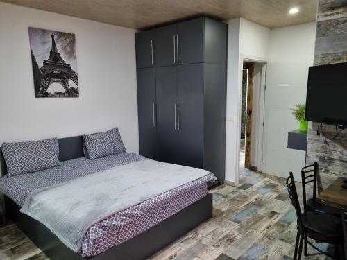 Yellow stone in Faraya