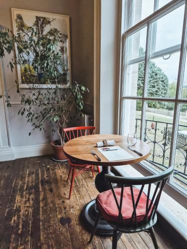 Restaurant, Combe Grove Hotel in Monton Combe