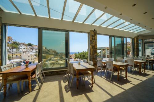 Restaurant, Manias Seaview Apartments in Asterousia