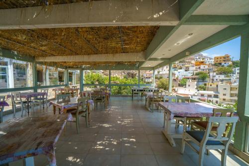 Restaurant, Manias Seaview Apartments in Asterousia