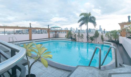 Urban Travellers Hotel by RedDoorz, Manila