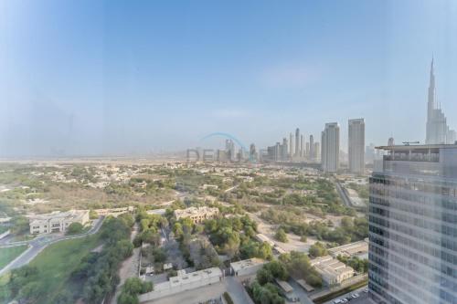 Close to Museum of the Future with Zaabeel Palace Views, Minutes from Dubai Mall And Burj Khalifa - Sky Gardens, DIFC by Deluxe Holiday Homes, Dubai (photo 2)