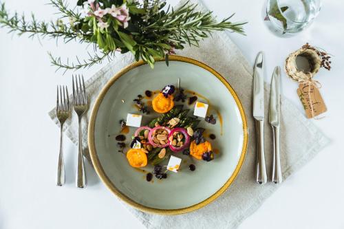 Restaurant, Combe Grove Hotel in Monton Combe
