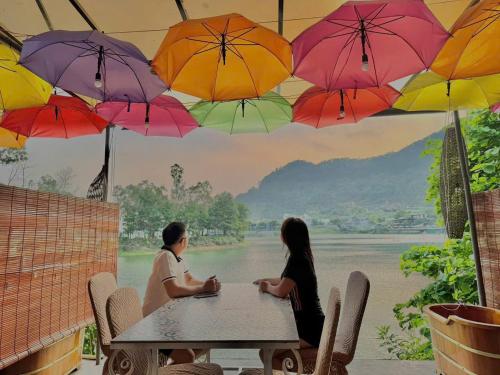 House by Dong Do Lake in Xuan Bang