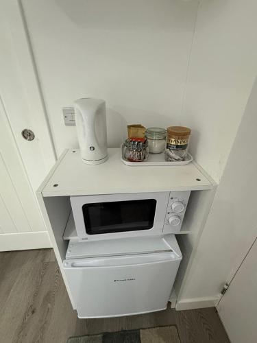 En-suite Room with Independent Entrance. in Danderhall