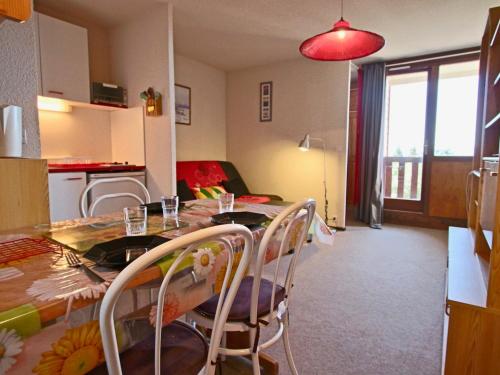 Studio cabine 4 pers. expose Sud, au pied des pistes avec balcon et toutes commodites - FR-1-340-75 in Chamrousse