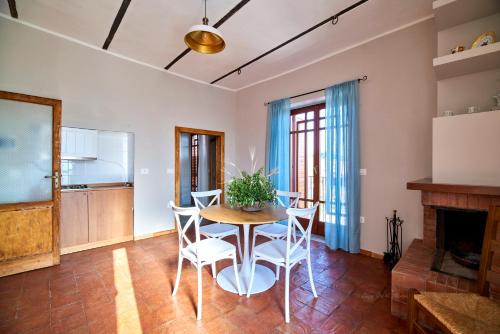 Tenuta degli Ulivi - Dimora Contadina in Монтекорвіно-Ровелла