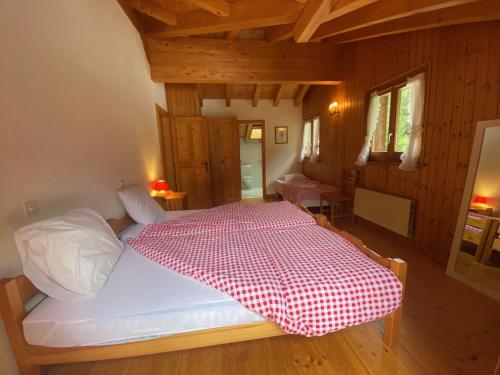 3 twin beds
