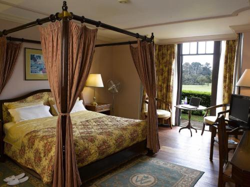 Windsor Golf Hotel & Country Club Room Type - Deluxe King Room
