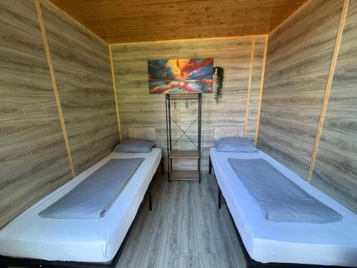 EASY Lodges Berlin Room Type - Twin Room with Shared Bathroom