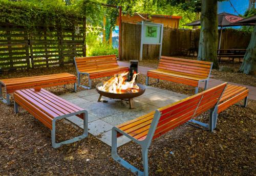 EASY Lodges Berlin - Tap to explore photos