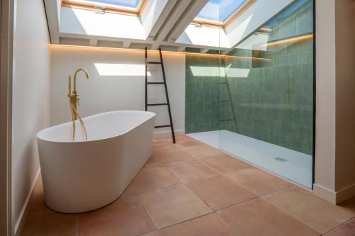 MásTinas (MasTinas) in 烏恩基拉