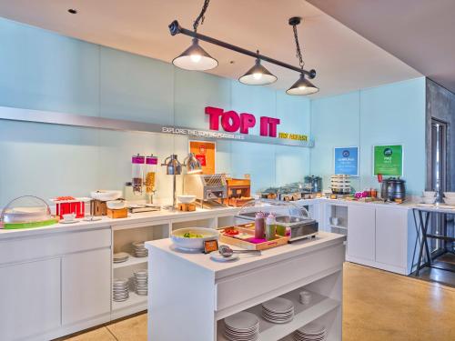 Food and beverages, Tru by Hilton Ha Long Hon Gai Centre in Hon Gai Port