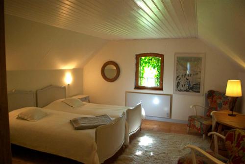 2 twin beds