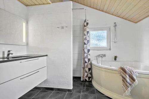 8840-Glesborg-Strandskadevej-12-a in เฟียลเลอรูป