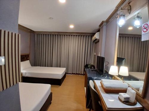 Zimmer mit 2 einzelbetten, eigenes badezimmer