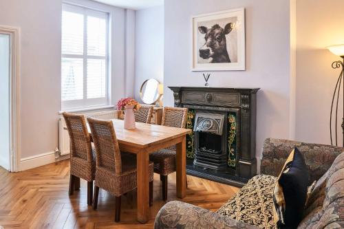 Host & Stay - Railway Cottages, Liverpool (photo 2)
